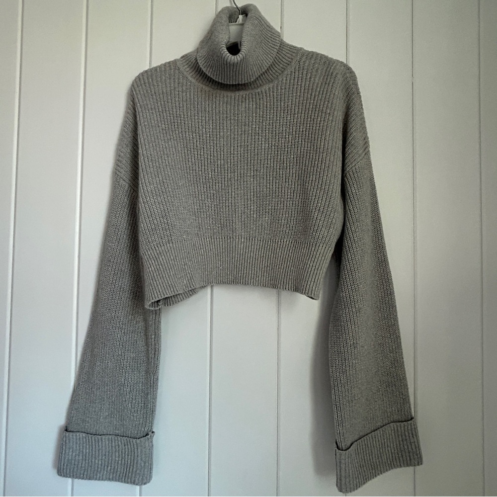 Edikted sweater top M/L Cropped Turtleneck Ribbed Sweater Gray crop bell M to L
